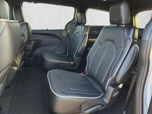 New 2026 Chrysler Pacifica Limited image 16