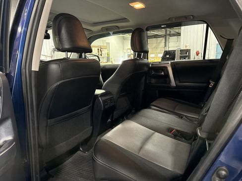 Used 2020 Toyota 4Runner SR5 Premium w/ Moonroof Package AWD/4WD image 8