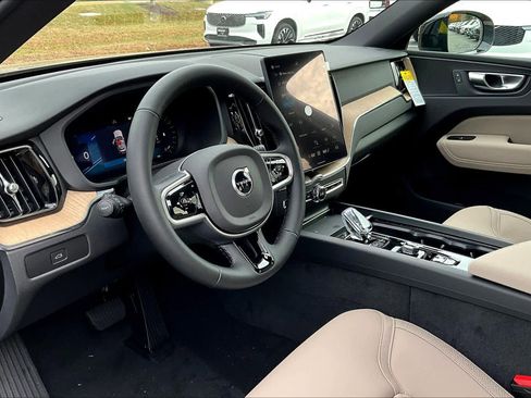 New 2026 Volvo XC60 B5 Core w/ Protection Package Premier image 9