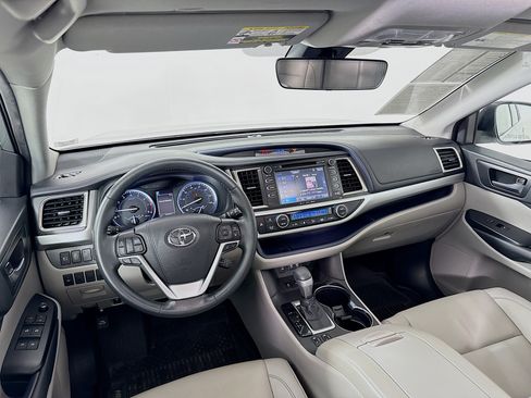 Used 2019 Toyota Highlander XLE w/ Protection Package #3 AWD/4WD image 24