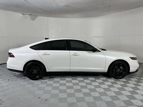 Used 2025 Honda Accord SE image 9