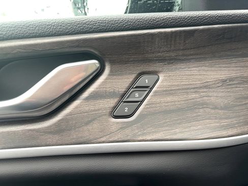 New 2025 Jeep Grand Cherokee Limited image 18