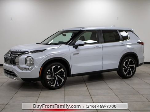 Used 2023 Mitsubishi Outlander SEL image 1