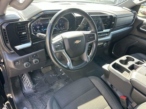 Used 2025 Chevrolet Silverado 1500 LT RWD image 9