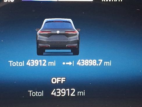 Certified 2024 BMW iX xDrive50 w/ Premium Package image 21