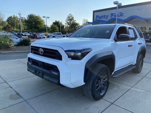 Used 2025 Toyota 4Runner SR5 AWD/4WD image 4