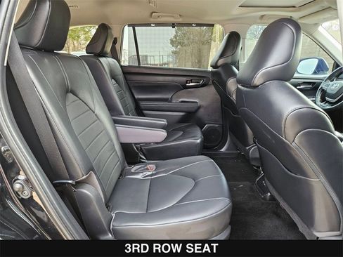 Used 2022 Toyota Highlander XLE image 26