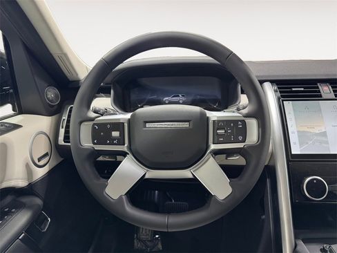 New 2025 Land Rover Discovery S image 12