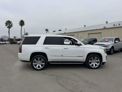 Used 2017 Cadillac Escalade Luxury image 12