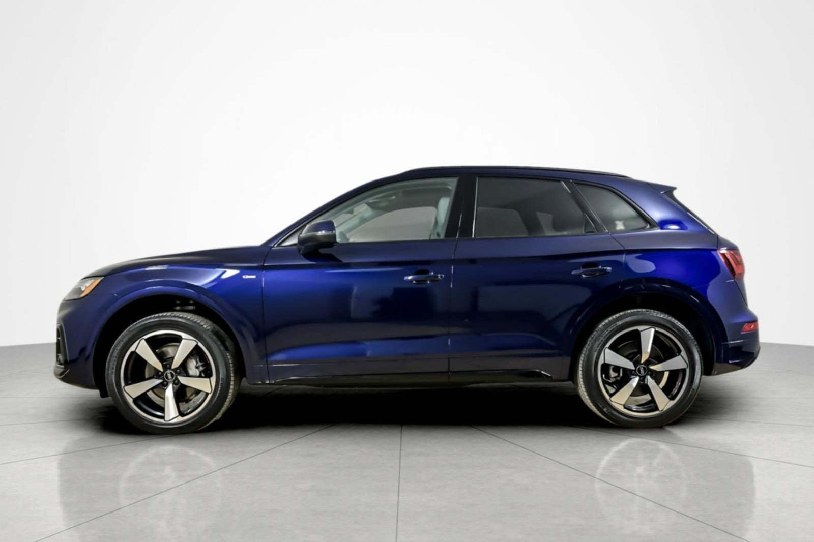 Used 2023 Audi Q5 2.0T Premium Plus w/ Premium Plus Package AWD/4WD image 2