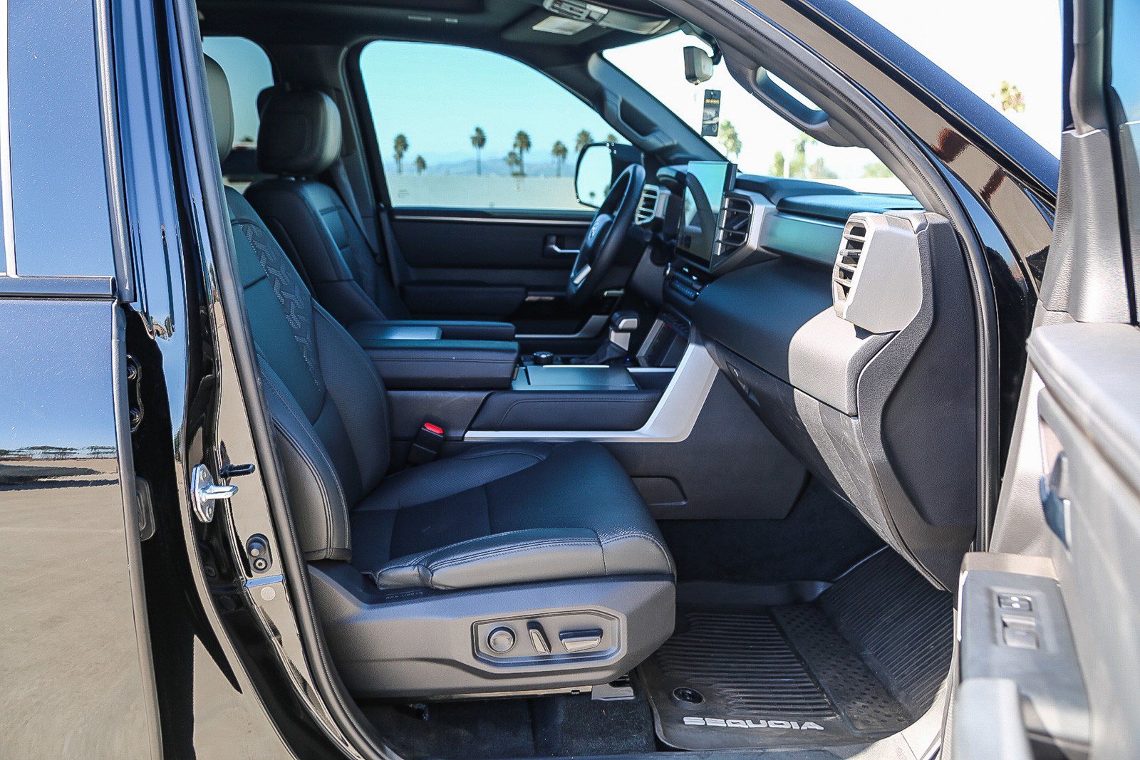 Used 2025 Toyota Sequoia Limited w/ Tow Technology Package AWD/4WD image 16
