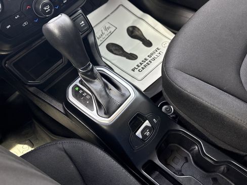 Used 2019 Jeep Renegade Latitude w/ Popular Equipment Group image 24