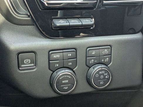 Certified 2022 Chevrolet Silverado 1500 ZR2 w/ Technology Package AWD/4WD image 35