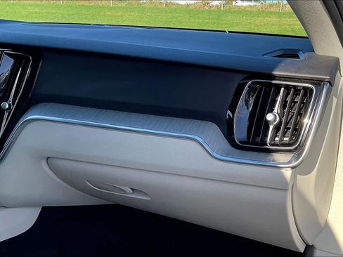 Used 2024 Volvo V60 B5 Cross Country Plus image 19