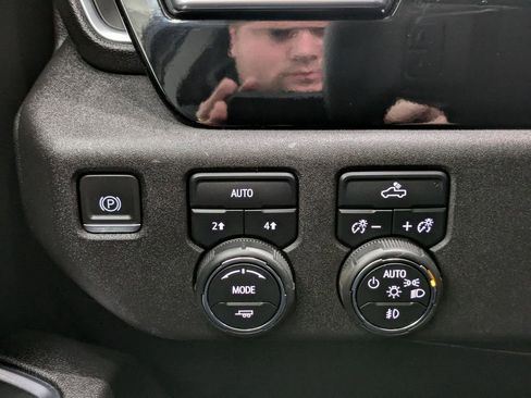 Used 2023 Chevrolet Silverado 1500 RST w/ Protection Package image 10