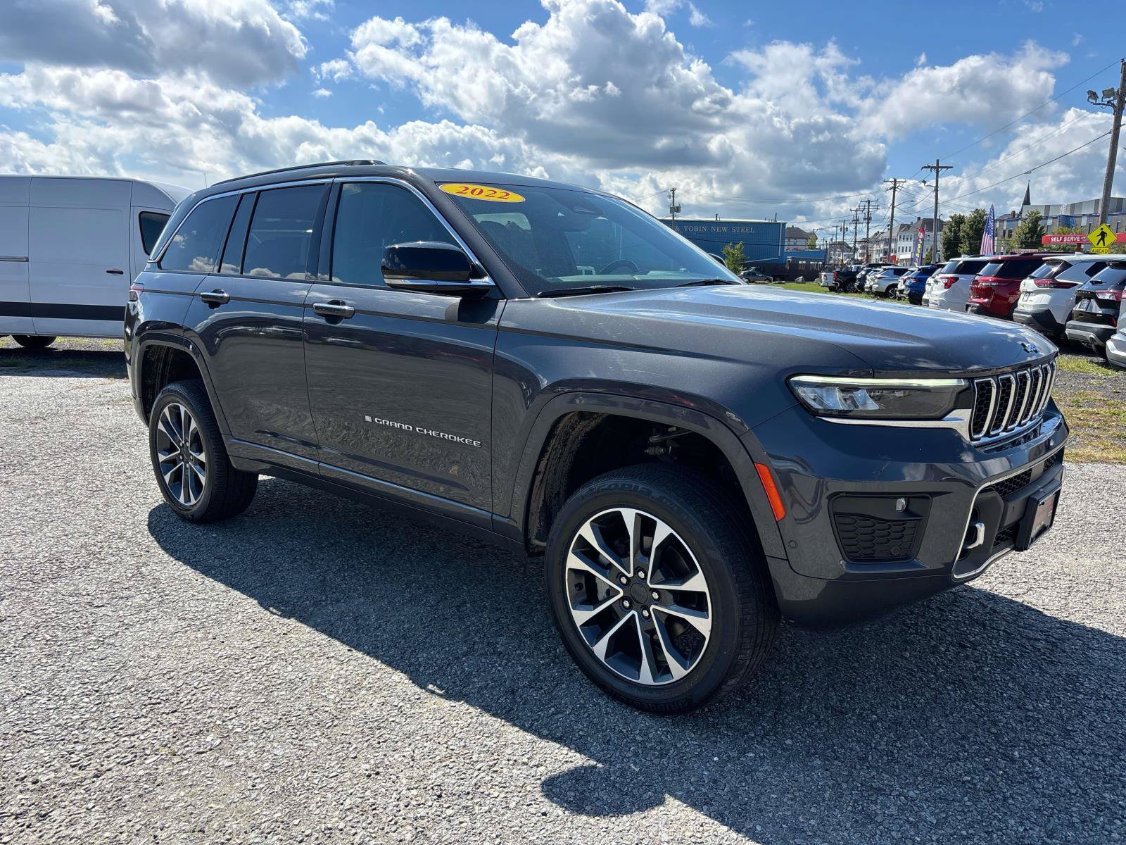 Used 2022 Jeep Grand Cherokee Overland AWD/4WD image 3