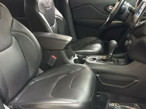 Used 2021 Jeep Cherokee Latitude Lux FWD image 32