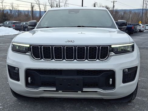Used 2022 Jeep Grand Cherokee Overland w/ Luxury Tech Group IV AWD/4WD image 5