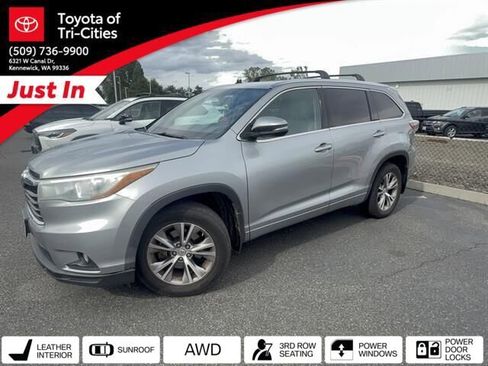 Used 2015 Toyota Highlander XLE AWD/4WD image 1