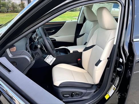 New 2025 Lexus ES 350 w/ Premium Package image 9