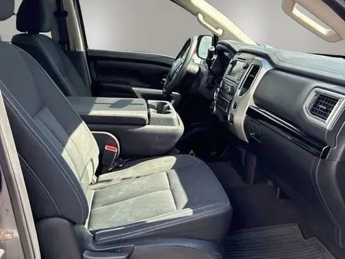 Used 2019 Nissan Titan SV AWD/4WD image 11
