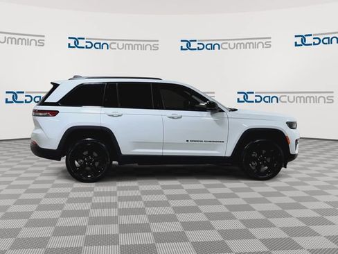 Used 2023 Jeep Grand Cherokee Altitude AWD/4WD image 2