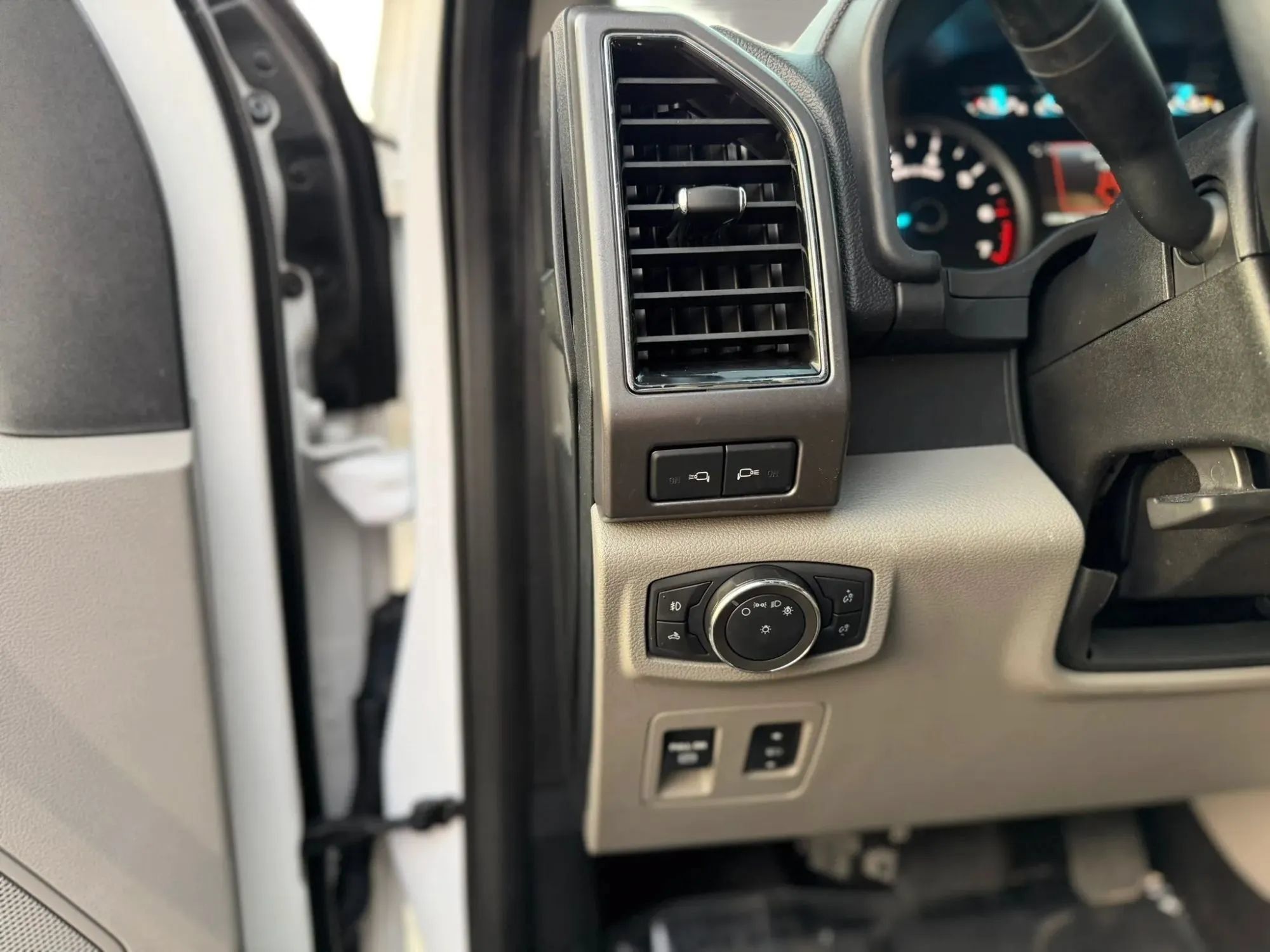 Used 2019 Ford F150 XLT w/ Equipment Group 301A Mid AWD/4WD image 13