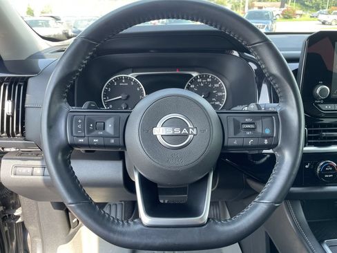 Used 2022 Nissan Pathfinder SV FWD image 14