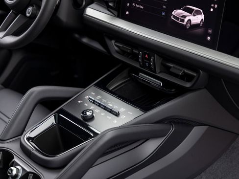 New 2025 Porsche Cayenne S image 53