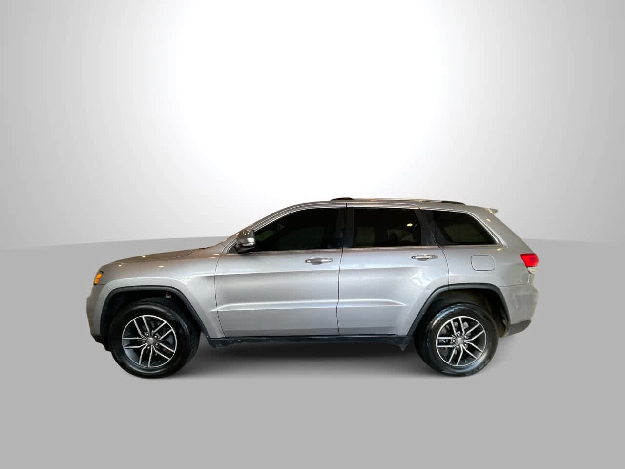 Used 2018 Jeep Grand Cherokee Limited AWD/4WD image 5