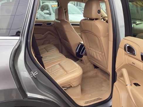 Used 2012 Porsche Cayenne w/ Premium Pkg image 5