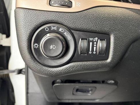 Used 2015 Jeep Cherokee Latitude w/ Cold Weather Group image 24