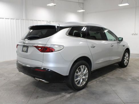 Used 2022 Buick Enclave Premium image 9