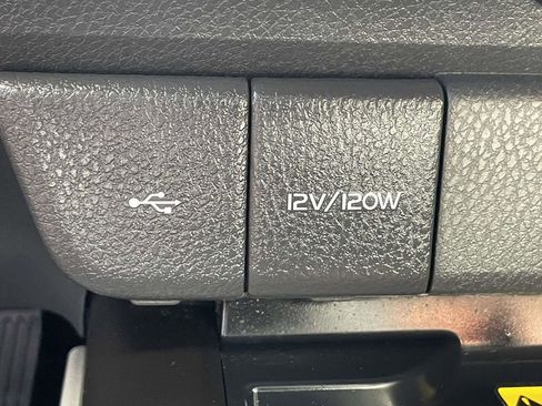 Used 2022 Toyota Camry XLE FWD image 36