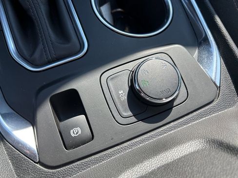 Used 2019 Chevrolet Traverse LT image 34