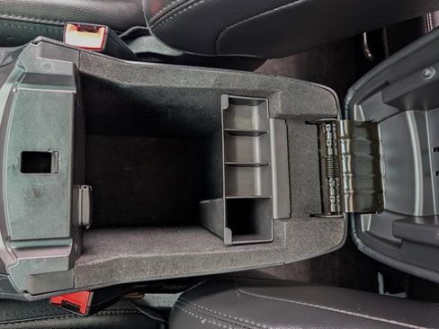 Used 2017 Ford Explorer XLT w/ Equipment Group 202A AWD/4WD image 20