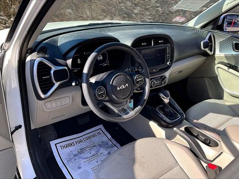 Used 2023 Kia Soul LX FWD image 10
