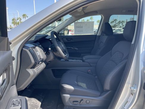 Certified 2025 Nissan Pathfinder SV w/ Black Appearance Package image 13