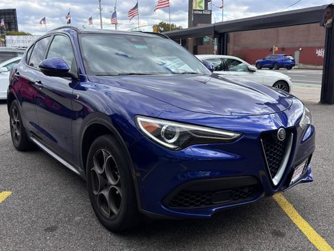 Used 2022 Alfa Romeo Stelvio Ti image 3