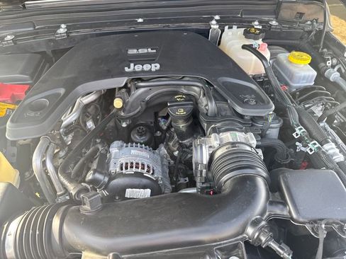 Used 2021 Jeep Wrangler Sport image 24