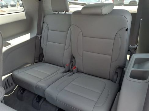 Used 2023 GMC Acadia SLT w/ Preferred Package FWD image 7