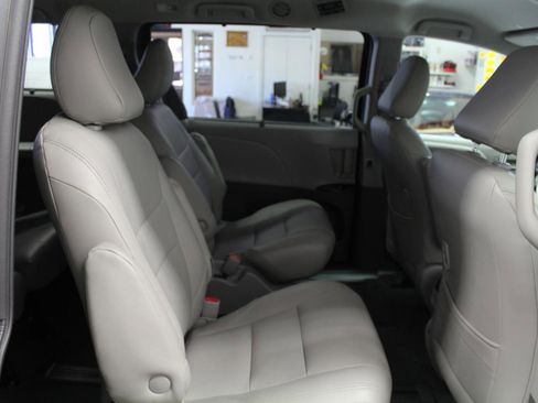 Used 2020 Toyota Sienna LE w/ LE Preferred Package AWD/4WD image 25