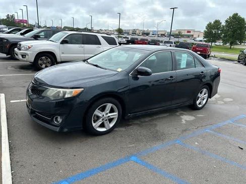 Used 2014 Toyota Camry SE FWD image 5