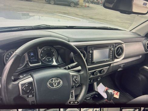 Used 2018 Toyota Tacoma SR5 AWD/4WD image 16
