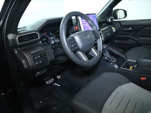 Used 2025 Toyota Tacoma TRD Sport AWD/4WD image 17