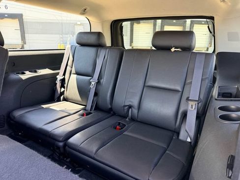 Used 2011 Cadillac Escalade ESV Luxury AWD/4WD image 15