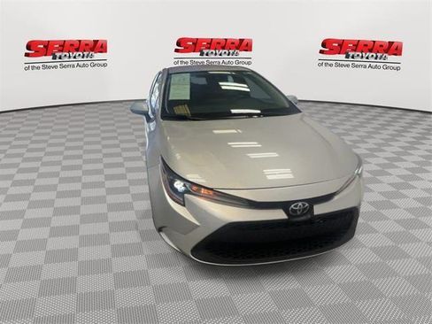 Certified 2022 Toyota Corolla LE image 4