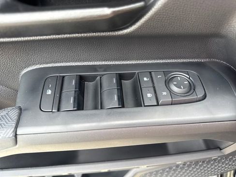 Used 2025 Toyota Tacoma SR5 RWD image 17