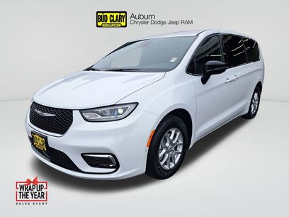 New 2026 Chrysler Pacifica Select