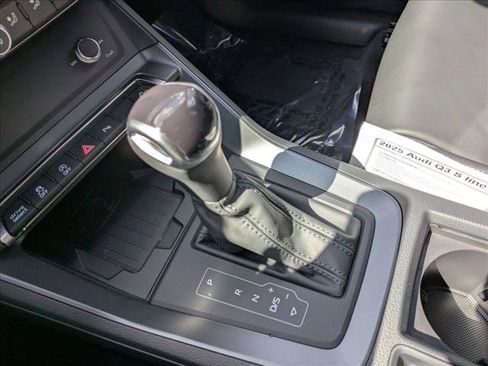 New 2025 Audi Q3 2.0T Premium image 11